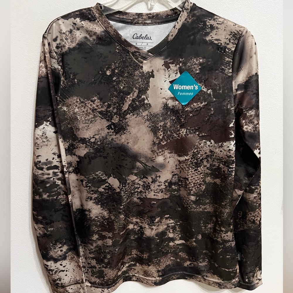Cabela’s long sleeve hunting shirt (NWOT)